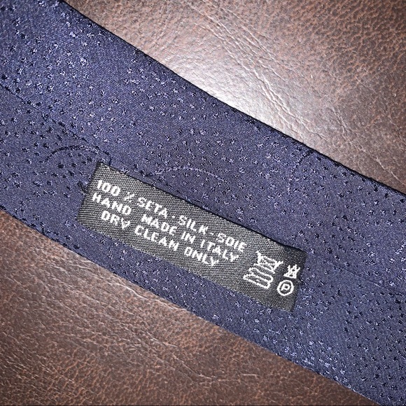 Beautiful Handmade Brioni Tie - Picture 9 of 15